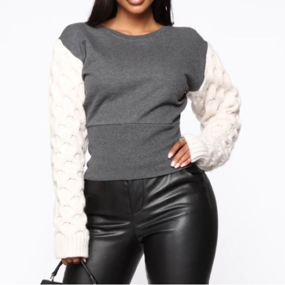 Zara Gray & White Cable Knit Sleeve Long Sleeve Sweater Size Small